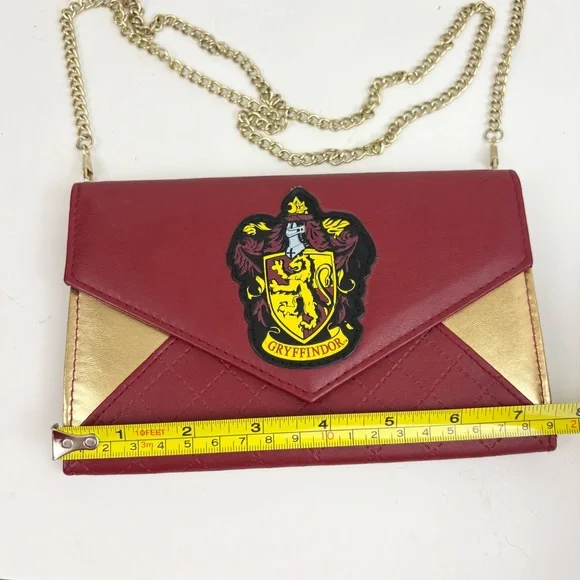 HARRY POTTER GRYFFINDOR Crossbody Purse with Chaim Strap - Picture 4 of 14